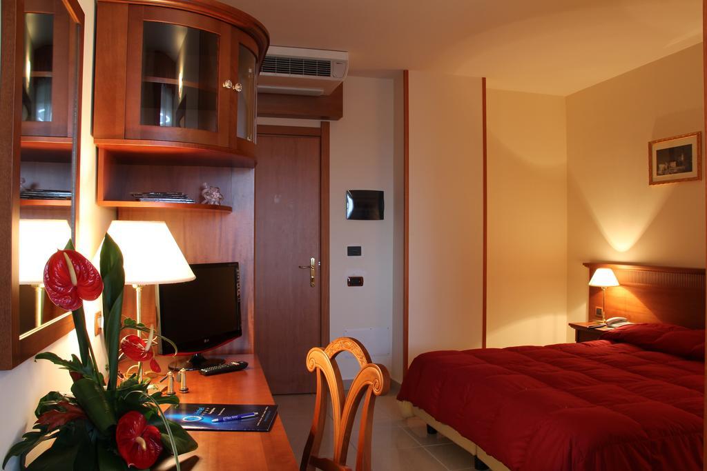 מריליאנו Classhotel Napoli חדר תמונה